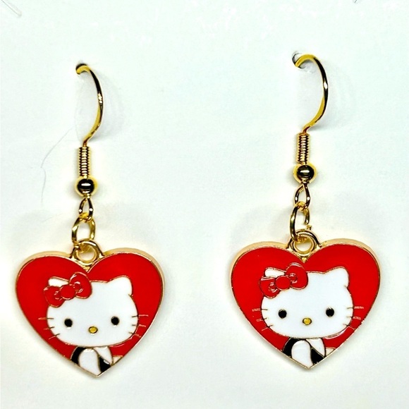 Hello Kitty Heart Earrings - Picture 1 of 1
